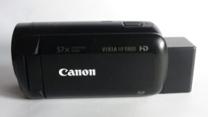 Filmadora canon hf-r800 para vídeos de unboxing e reviews de produtos, com excelente foco hdmi limpa