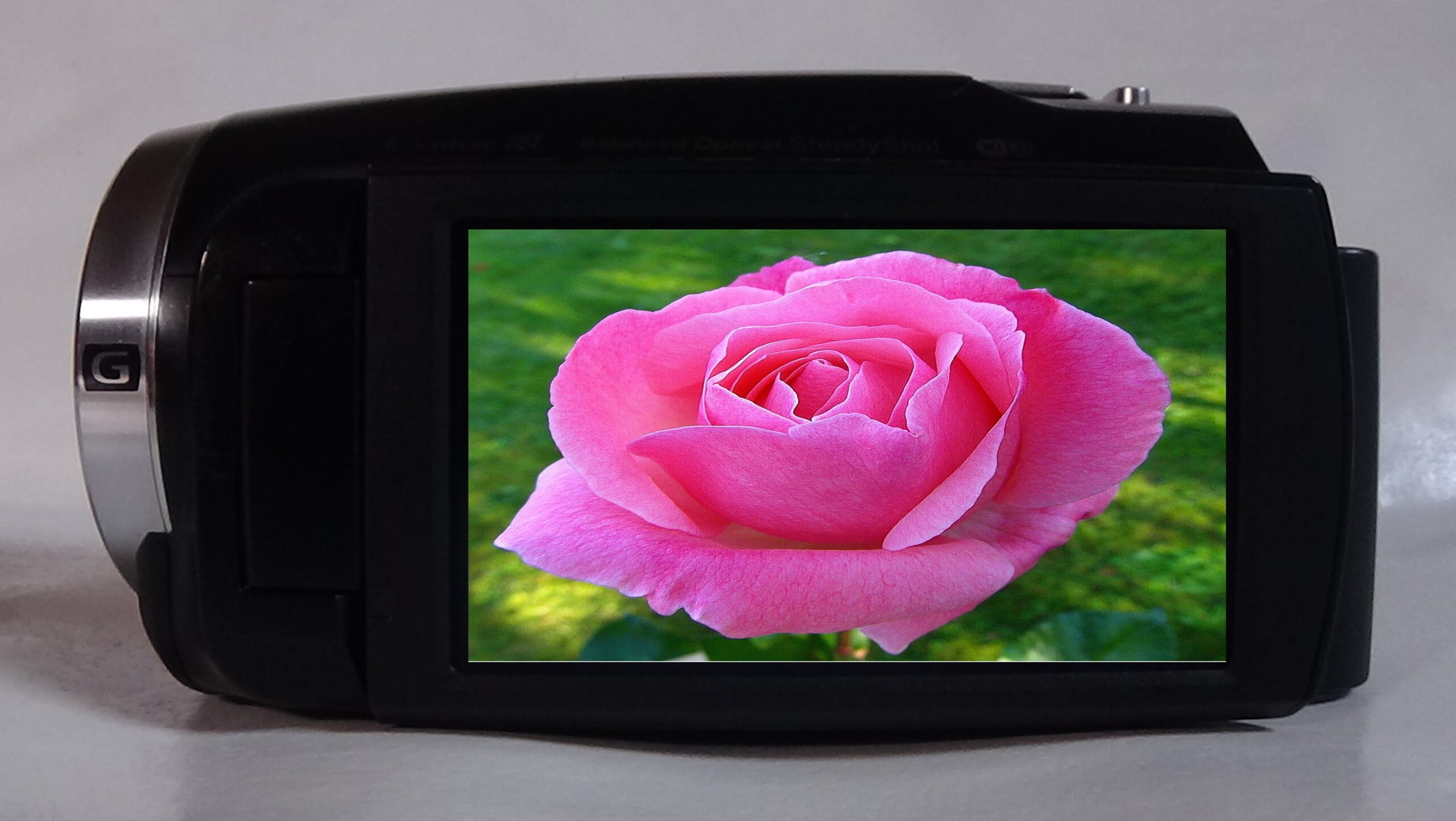 filmadora sony hdr-cx675 pequena no tamanho, grande na captura. discreta e eficiente - Imagem 2